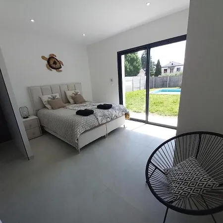 Contemporaine Avec Piscine A Villa *