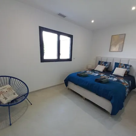 Contemporaine Avec Piscine A