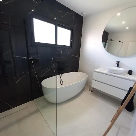 Contemporaine Avec Piscine A Villa Bergerac